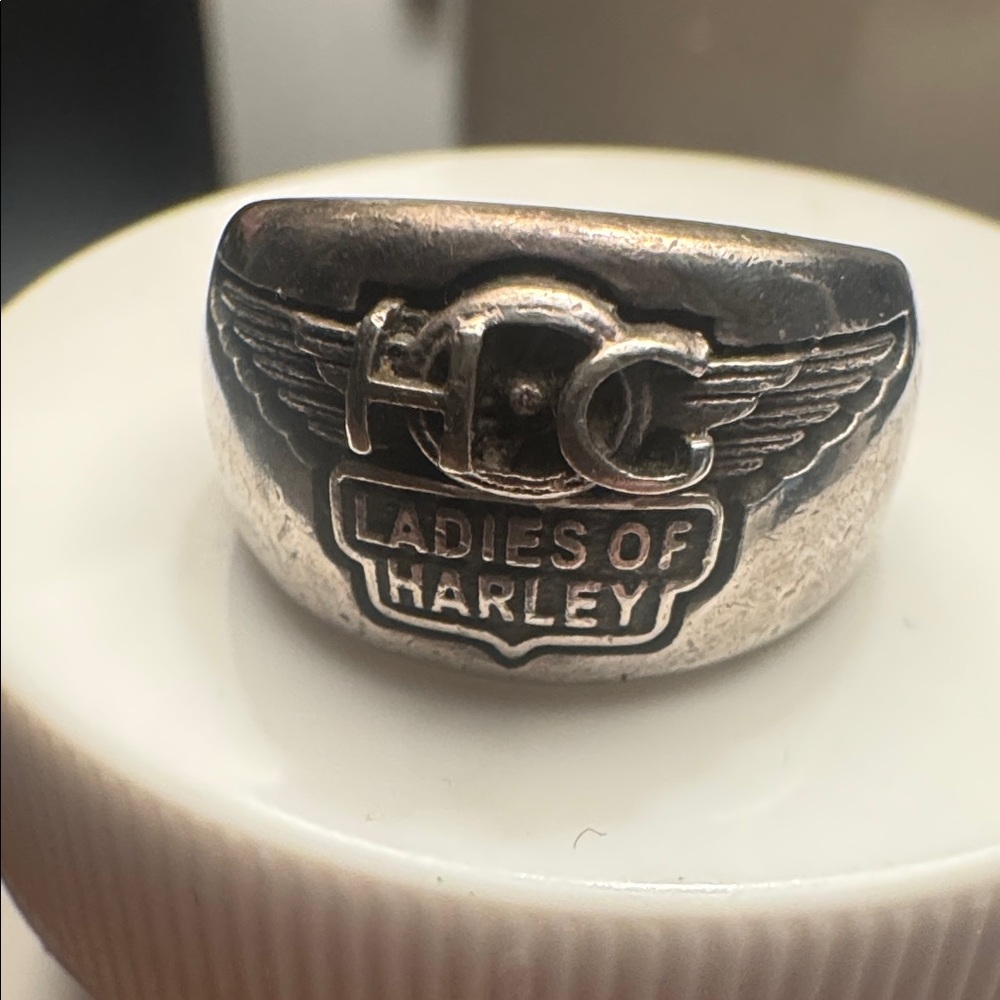 FLASH SALE!!! 👏👏👏👏

Harley-Davidson HOG Silver Ladies Ring sz 5